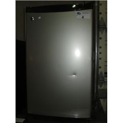 GE STAINLESS STEEL FRONT BAR FRIDGE  PLUGGED IN AND WORKING