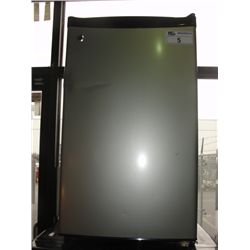 GE STAINLESS STEEL FRONT BAR FRIDGE  PLUGGED IN AND WORKING