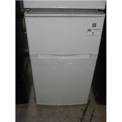 GE WHITE 2 DOOR BAR FRIDGE PLUGGED IN AND WORKING