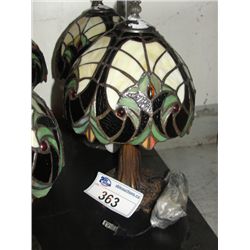 LEADED STAINED GLASS TIFFANY STYLE TABLE LAMP