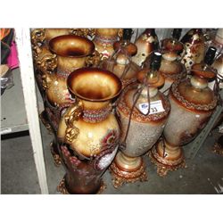 9 DECORATIVE PIECES; TABLE LAMPS AND VASES