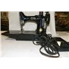 Image 1 : Singer Light Weight Sewing Machine