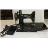 Image 2 : Singer Light Weight Sewing Machine