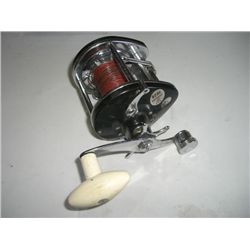 VINTAGE SALT WATER REEL STAMPED *TRUE TEMPER USA 923C* REEL HAS HEAVY DUTY FISHING LINE!!
