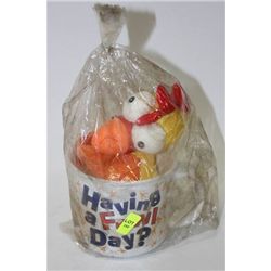 ONE NOVELTY FOWL CUP