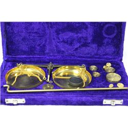 SMALL WEIGHT SCALE SET IN CASE