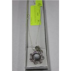 SILVER CHAIN W/FLOWER DESIGN