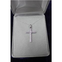 10KT WHITE GOLD CROSS PENDANT NECKLACE