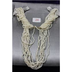 18KT GOLD CLASP RISE PEARL NECKLACE