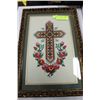 Image 1 : NEEDLE POINT CROSS FRAMED