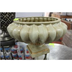 GOLD TRIMMMED FRUIT BOWL CENTER PIECES