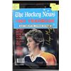 Image 1 : WAYNE GRETZKY SIGNED 1981 HOCKEY NEWS W/COA
