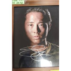 STEVEN YEUN WALKING DEAD SIGNED W/ COA