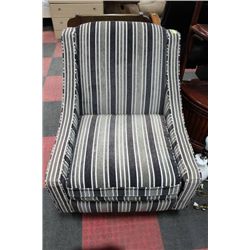 SHOWHOME FABRIC ACCENT CHAIR