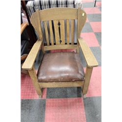 VINTAGE OAK 1940'S ROCKING CHAIR