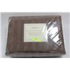Image 1 : 400 THREAD COUNT BROWN STRIPE KING DUVET