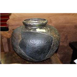 DESIGNER VASES IN GOLD AND BLACK FINISH