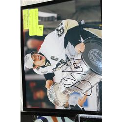 SIDNEY CROSBY AUTOGRAPHED 8 X 10 STANLEY CUP
