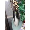 Image 1 : SHOWHOME VASE W ARTIFICIAL FLOWERS