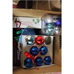 BOX OF MISCELLANEOUS CHRISTMAS DECORATIONS