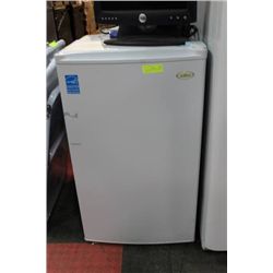 SALTON MINI FRIDGE (PREVIOUSLY ENJOYED)