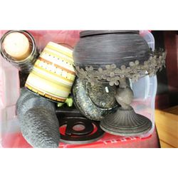 TOTE OF VARIOUS SHOWHOME ORNAMENTS ON CHOICE