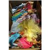 Image 1 : FLAT OF 14 BARBIE S AND ACCESSORIES