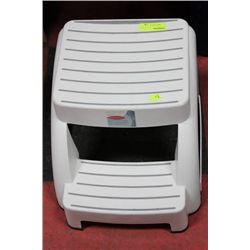 PLASTIC 2 STEP LADDER