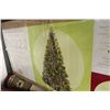 Image 1 : 7.5' ARTIFICIAL CHRISTMAS TREE