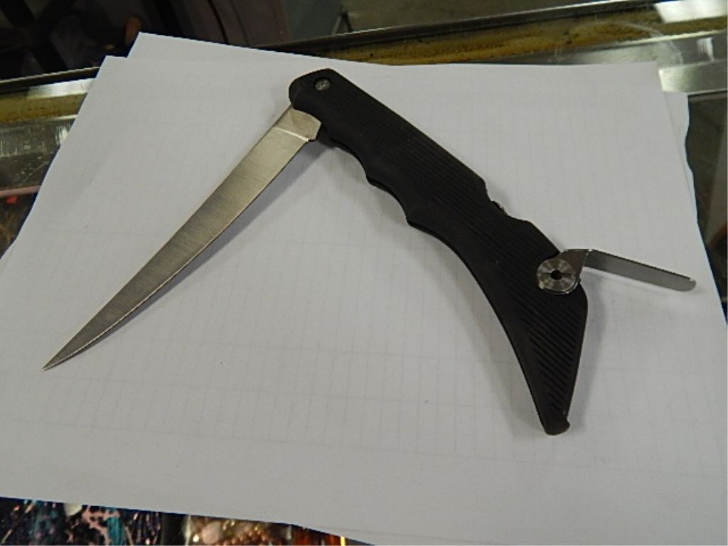 NEW FOLDING FILLET KNIFE WIHT GUT CLEANER AND SHEATH