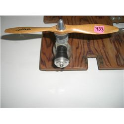 VINTAGE *SMALLER ENGINE* MODEL AIRPLANE ENGINE W/ WOODEN PROP!! ENGINE CAME OUT OF SAFE!!