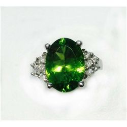 PERIDOT 5.29CT, 14K W/G RING 5.30GRAM / DIAMOND RD 0.22CT