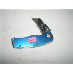 RAZOR LOCKING KNIFE WITH BLUE HANDLE!! KNIFE CAME OUT OF SAFE!!