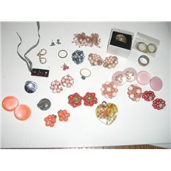BAG OF ASSORTED VINTAGE JEWELRY INCLUDING MANY VINTAGE EARRINGS/RINGS & MORE!! ITEMS CAME OUT OF SAF
