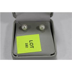 PAIR OF PEARL EARRINGS