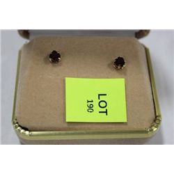 10 KT GOLD GARNET STUD EARRINGS