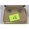Image 1 : 10 KT WHITE GOLD TOPAZ STUD EARRINGS