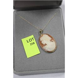 14 KT GOLD NECKLACE AND PENDANT