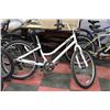 Image 1 : HUFFY LADIES 6 SPD CRUISER BIKE