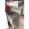 Image 1 : 1940'S LA SALLE CAST IRON STOVE