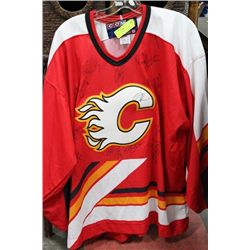 CALGARY FLAMES TEAM SIGNED JERSEY 3XLRG