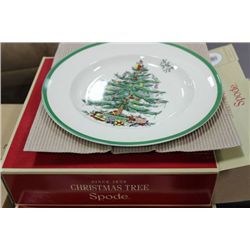 SET OF 4 CHRISTMAS TREE PLATES