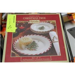 SET OF 4 CHRISTMAS PLATES