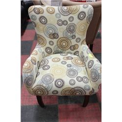 SHOWHOME FABRIC ACCENT CHAIR
