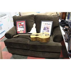 BROWN FABRIC LOVE SEAT