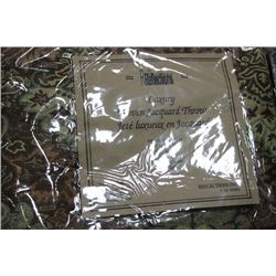 WOVEN LUXURY THROW BLANKET AS THEY COME