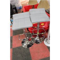 PAIR OF GREY AND CHROME HYDRAULIC LIFT BAR STOOLS