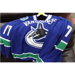 VANCOUVER CANUCKS "KESLER" HOCKEY JERSEY
