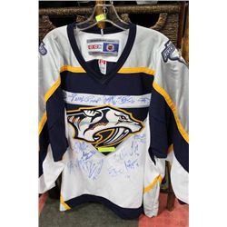 NASHVILLE PREDATORS TEAM SIGNED JERSEY SIZE:XXL