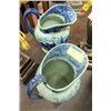 Image 1 : PAIR OF BLUE AND WHITE DECORATIVE PITCHERS